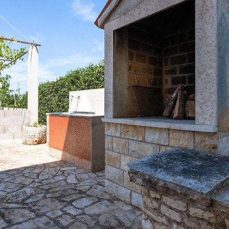 Secluded Apartment In Pore With Garden Porec Exterior photo