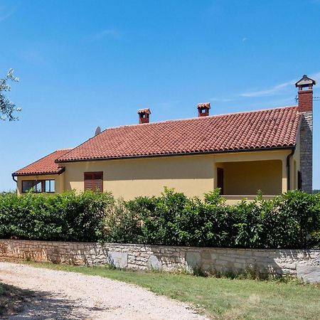 Secluded Apartment In Pore With Garden Porec Exterior photo