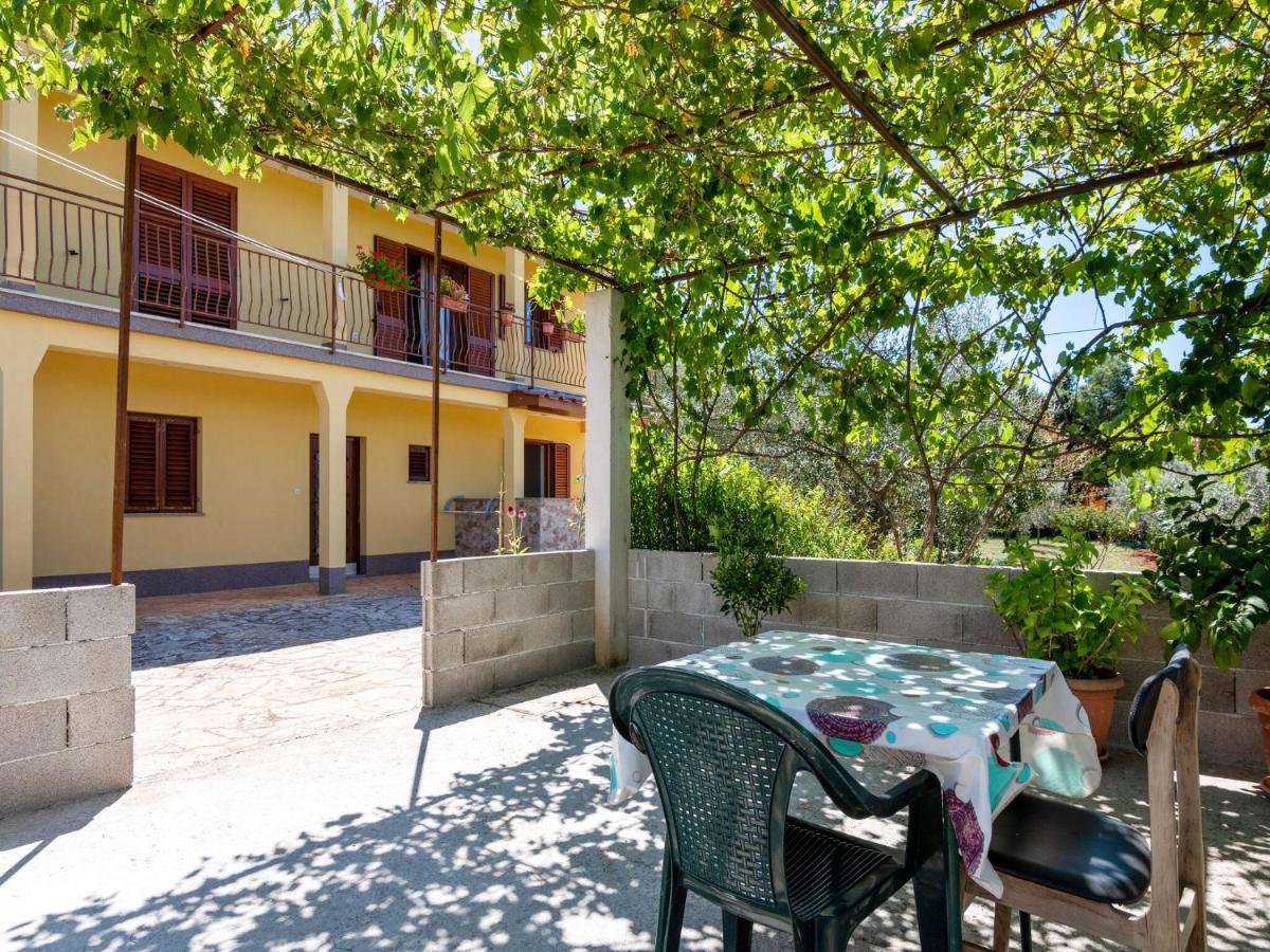 Secluded Apartment In Pore With Garden Porec Exterior photo